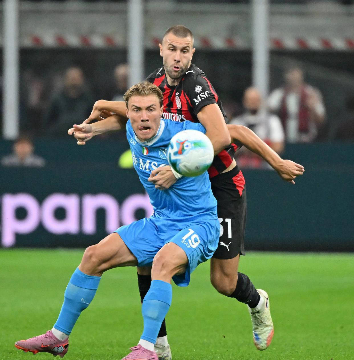 AC米兰发布备战花絮，赛后外线爆发，法甲任务艰巨，年轻球员得到机会的简单介绍新球体育app