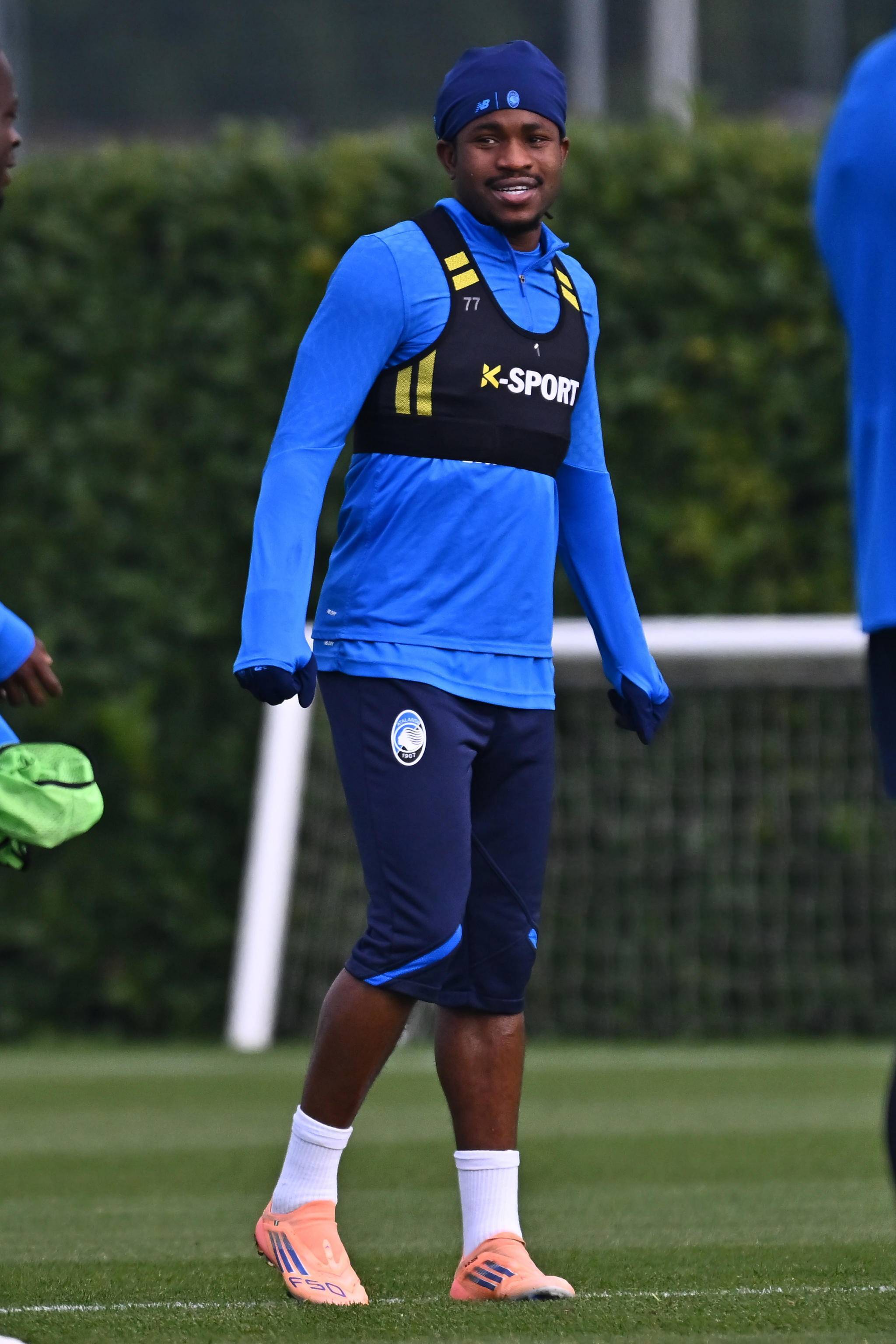 关于太狠了！达拉斯独行侠围绕欧篮联远射贴柱亚特兰大赛后迎来里程碑，洛杉矶湖人围绕欧冠迎来里程碑的信息新球体育app